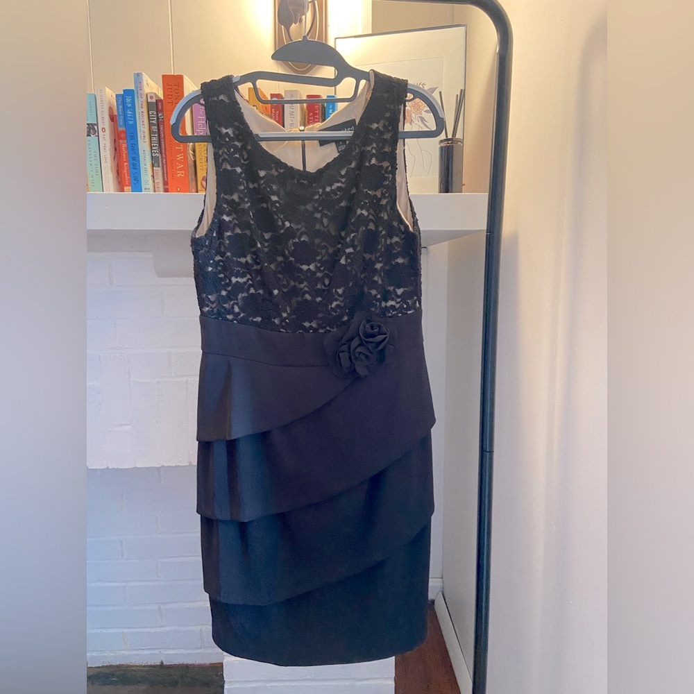 Connected Apparel, tiered lace sheath dress, Size 8